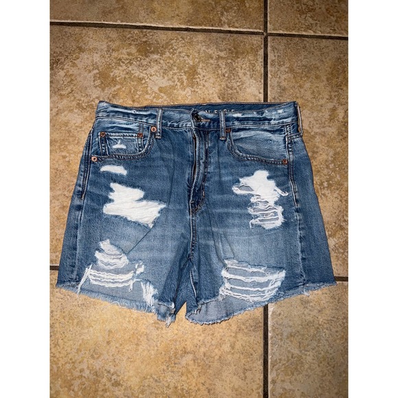 American Eagle Outfitters Pants - American Eagle 90s Boyfriend Shorts Size 4
